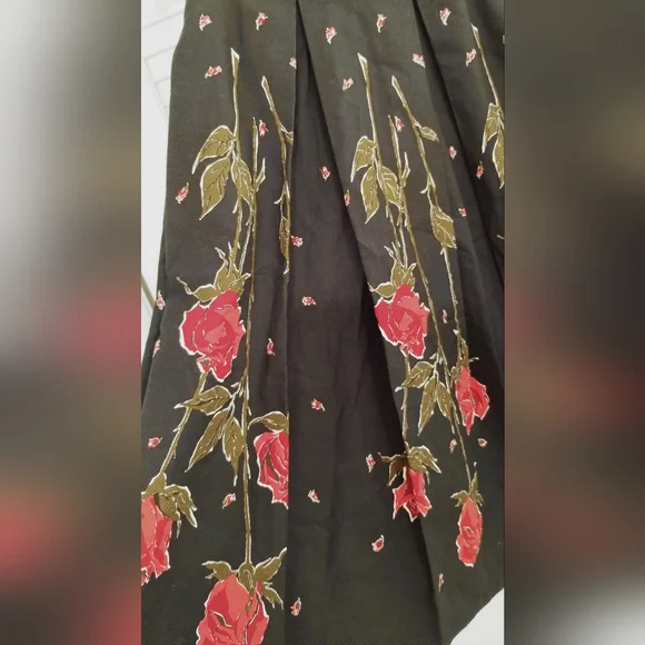 Vintage 80's Strawberry Fields Midi Floral Flair Pleated T Length Skirt. - Picture 11 of 12